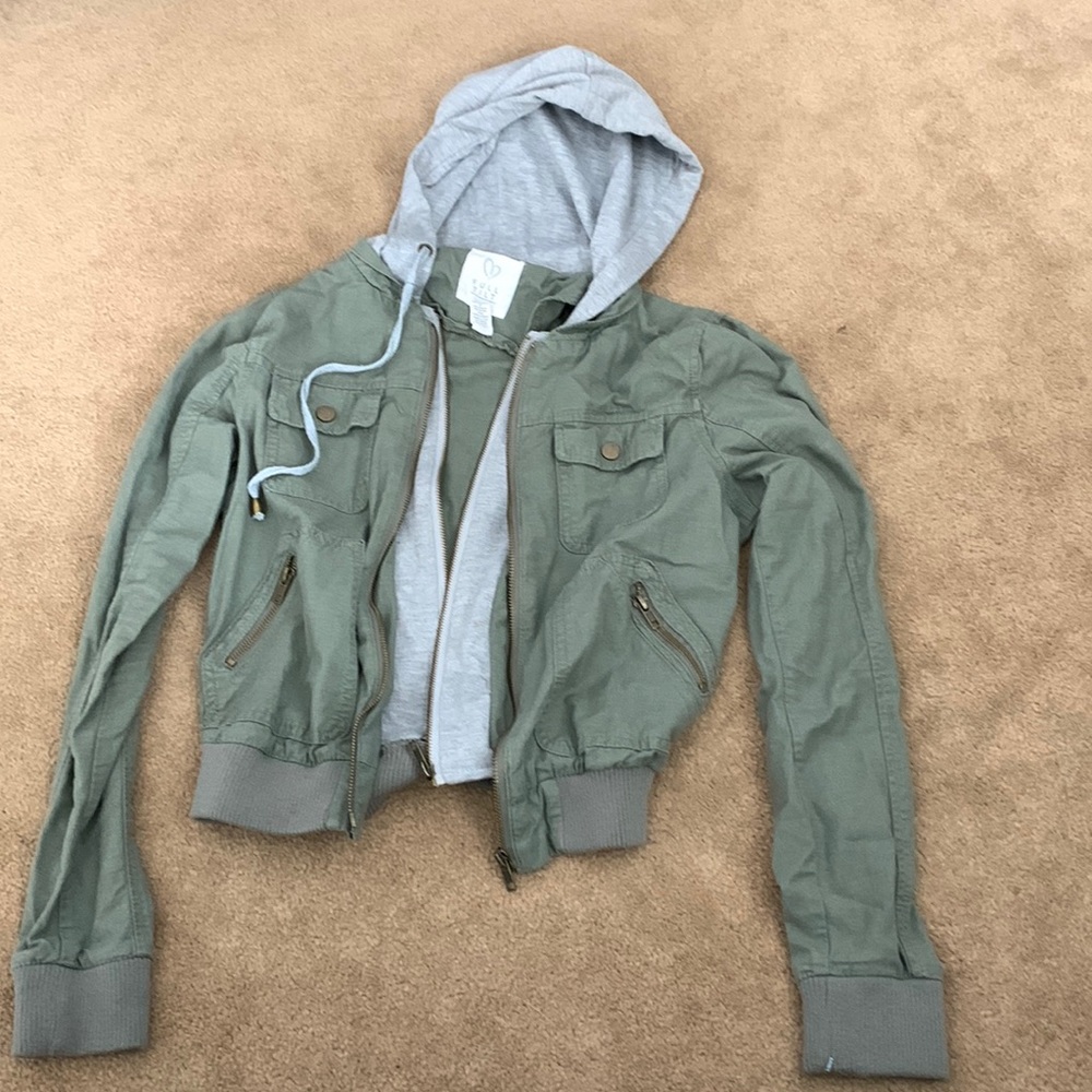 Full tilt sweatshirt jacket size small never wore